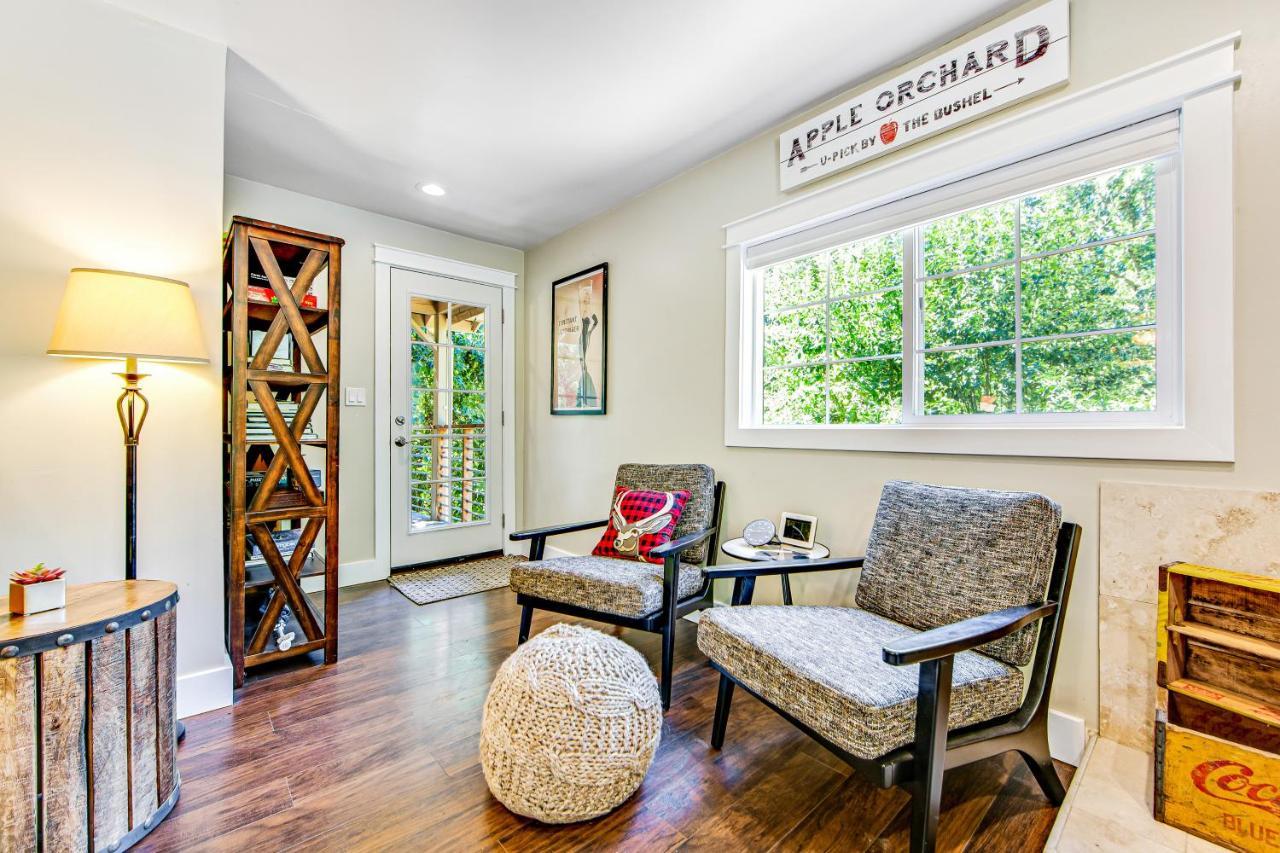 Orchard Near The River Escape Forestville Bagian luar foto